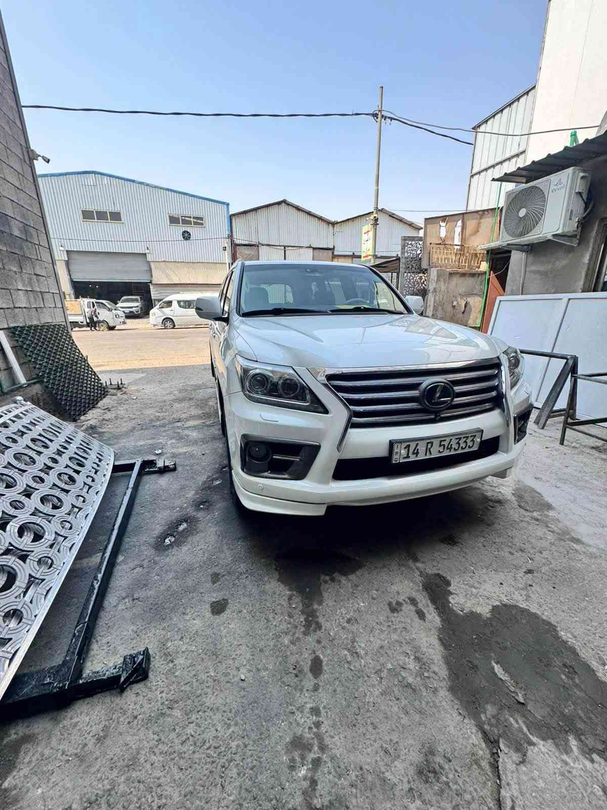 السلام عليكم
Lexus 570
موديل 2013 خليجي 
كفاله عدا الجاملغ الامامي مصبوغ فقط الباقي مكفول 
ضربه تبديل صبغ

السياره ماشية 198 الف 
رقم بصره بسمي 
مواصفات اللكزس معروفه 
رادار امامي 
كامرات 360 
جكات هايدروليك
حساس امامي خلفي 
تبريد 3 قطع +ثلاجه 
كشنات جلد +كهرباء خزن +تدفئه تبريد 

مطلوب مراوس تاهو او يوكن 
مكان السيارة بصرة 
***********
***********
