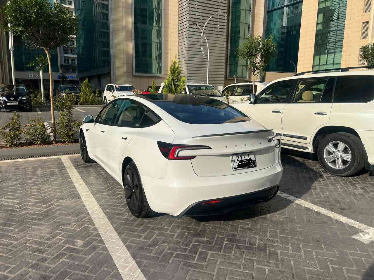کوردی /عربی
*********
دروستكراوي :- tesla 
مۆدێل :- model 3 
ساڵ :  2024  
بزوێنەر : single motor 
بگۆری بزوێنەر : Automatic 
سوتەمەنی : کهربائی 
نرخ : 19500$
دۆخ : بەکارهاتوو
ماوەی ڕۆشتوو: 27 مایل
تابلو ئوتومبێل : ره قه م   
٣ پارچه ى بوياخه كه ليرى امريكايه بى ناو بى ايرباگ
***********
النوع :-Tesla 
المودیل :- model 3
السنة : 2024
المحرك :   Single motor 
ناقل الحركة: Automatic
نوع الوقود : کهربائی
الحالة: المستخدم 
السعر: 19500$
عدد اميال :   27 مایل      
رقم السیارە: ره قه م  
3قتعه سبوخ كلين امريكا بدون داخيلى بدون ارباك
**********
***********
