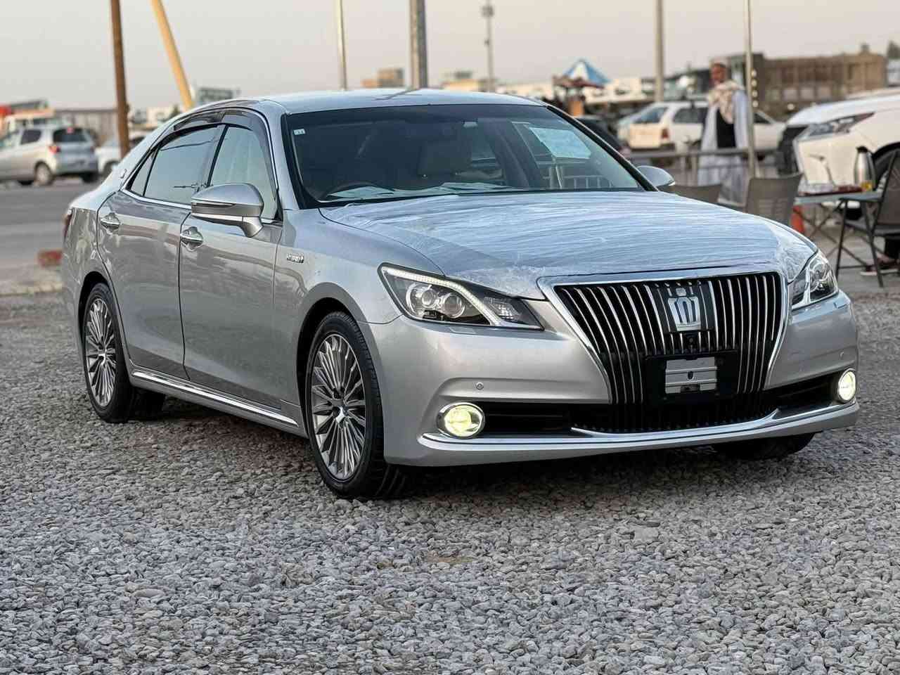 ماشااللە
تۆیۆتا کراون ماجێستا (Toyota Crown Majesta)S210
2018

​سیستەمی هایبرید Hybrid oil powar
تێکڕای هێزی بزوێنەر و ماتۆڕە کارەباییەکە نزیکەی 338 ئەسپە (343 PS).
لایپی پێشەوەی LEDی زیرەک (Adaptive LED headlights) و لایپی دواوەی تایبەت بە مۆدێلی ماجێستا.
کوشنی جڵدی کوالیتی بەرز لەگەڵ سیستەمی گەرمکردن و ساردکردن بۆ کوشنەکان.
دوو شاشە لە ناوەڕاستی دەشبۆرد (شاشەی زانیاری و شاشەی کۆنتڕۆڵی سیستەمی هەوا و ئۆدیۆ
ناوەوەی ئۆتۆمبێلەکە بە ئاستێکی زۆر بەرز لە دەنگ و ژاوەژاوی دەرەوە دابڕێنراوە
سەرجەم سەنسەرەکان: سەنسەری پێشەوە و دواوە لەگەڵ کامێرای دواوە و هەندێک جۆریان کامێرای 360 پلە.

کۆنتڕۆڵی خێرایی زیرەک (Adaptive Cruise Control
فووول فووول سەیارەکە ساخە
تەنانەت محەوەریش نیە
نەوەتازەکانی کراون لە خزمەتی کوردایە
شوێن جەمجەماڵ 
ڕەقەم ***********

نص مكتوب في الصور:
- ***********790001948