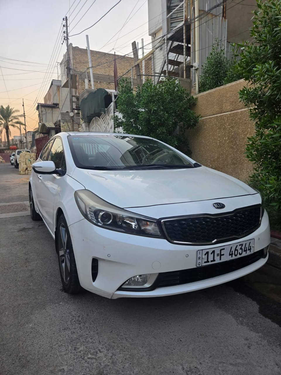 السلام عليكم
سيراتو 2017 خليجي ايراني Vip
فول مواصفات للاخير 1/1 اعلى فئة 
مبدل جلامغ بلادي امامي عكس سايق وصبغ ربع البنيد وباقي كفالة لغد وشواصي وبدنة
مكينة 2000 دوش
مواصفات: 
فتحه سقف سلايد روف 
بصمة تشغيل 
صندوق ذكي ترحيب عند الاقتراب
كشنات جلد تدفئة تبريد
كشنات خلفية تدفئة 
كشن السائق كهربائي خزن ميموري
ثلاجة
حساس امامي وخلفي 
لد امامي وخلفي 
راردار نقط عمياء 
مري شفط وترحيب 
كروز سرعة
وباقي المواصفات المعروفه 
رقم بغداد بإسمي تحويل مباشر 
السعر  134  وبيهه مجال بسيط 
***********
