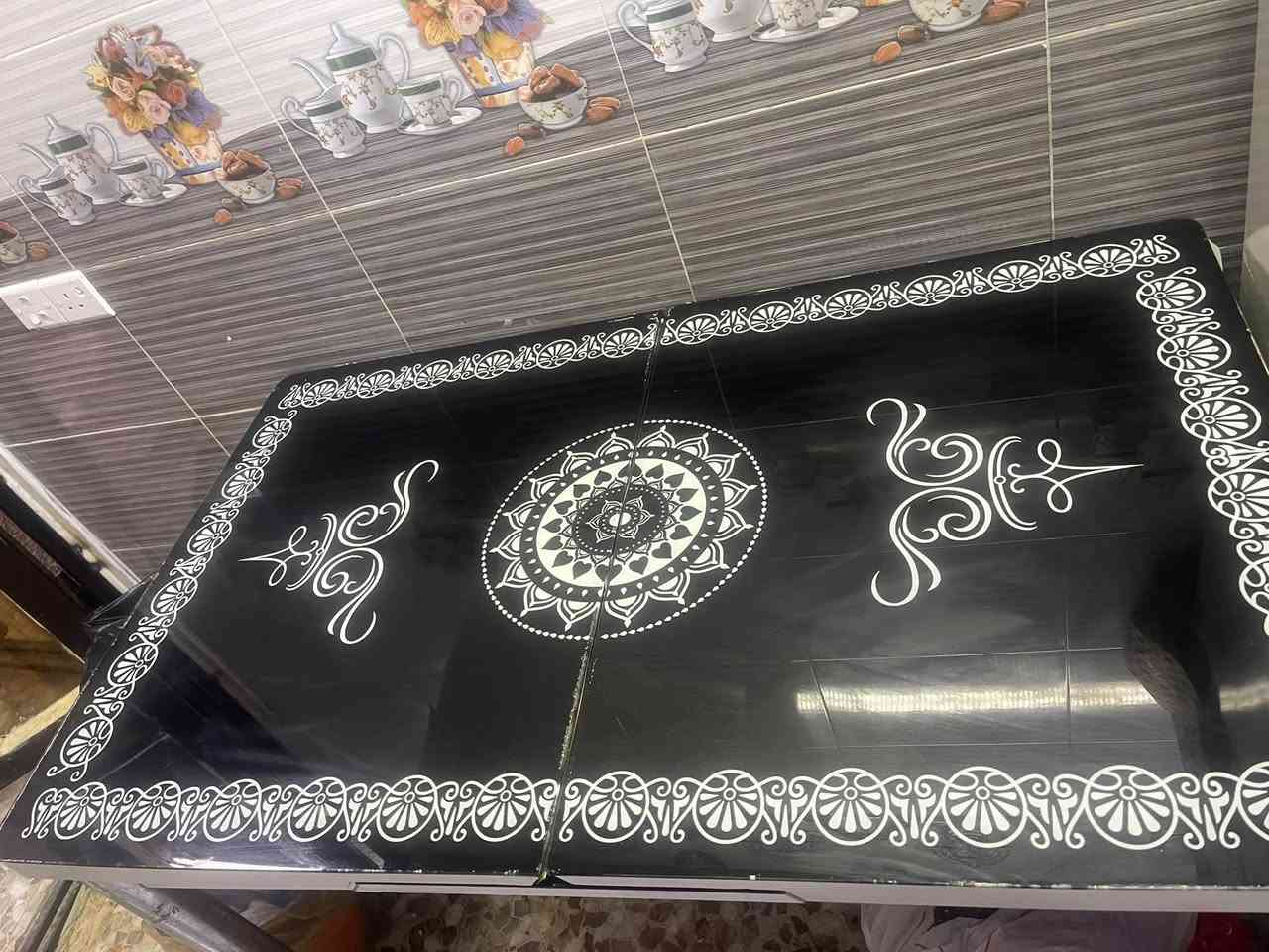 ميز • جديد • قابل تفاوض