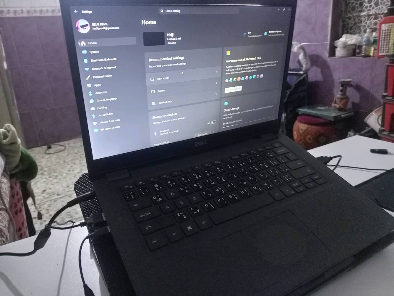 لابتوب dell latitude 3410 

للبيع ب 285 او مراوسه بواحد احسن 
يجي وياه:
1-ستاند مبرد نفس الي بالصوره
2-شاحنته الاصليه نظيفه
3-ماوس
4-جنطه

i5-10u

256gb ssd

8gb ram

14inch

عيوبه:

1-البطاريه ناقص عمرها

2-الشاشه TN(HD)

3-منفذ سماعه مايشتغل مدري ليش بس انطيك توصاله منفذ هديه
وين موقعك بالضبط؟ وأكو إمكانية أشوف اللابتوب وأجربه قبل الشراء لو بس تسليم مباشر؟: 
بغداد عبيدي وتقدر تجرب لابتوب قبل ما تشتريه
شنو موديل المعالج الكامل بالضبط؟ يعني i5-10U شنو الرقم الكامل والجيل حتى يكون أوضح للمشتري.: 
i5 10200U
البطارية شكد تدوم تقريبًا بالاستخدام الحقيقي؟ وهل بيها تقرير صحة أو نسبة تقريبية؟: 
ساعه
الرام 8GB والـSSD 256GB: هل بيها مجال ترقية أو إضافة هارد/رام بعدين لو لا؟: 
اي ينزاد لحد 1t ssd /32gb ddr4
البيعة بيها تفاوض؟ وإذا أكو بدل/مقايضة، شنو النوع أو المواصفات اللي تقبل بيها؟: 
اريد واحد احسن او بيه معالج رايزن