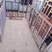 شبابيك حديد ثقيل • مستخدم قليل • بس صبغ مكاني
