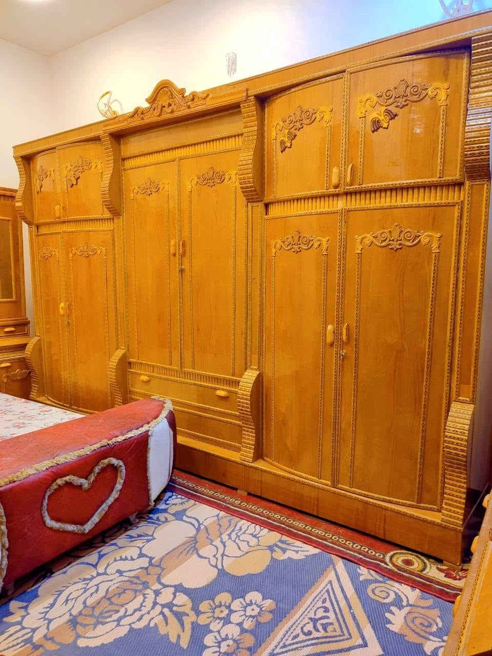 غرفه للبيع ام مسرح ام السته طابقين ملحق تزكام داخل وخارج صاج ضهر جمبر ضخمةكلش زاويه كنتوريه طابقين ملحق مع شازلون غرفه جديده وحلوه المكان ديوانيه حي العسكري للاتصال على هذا الرقم ***********
