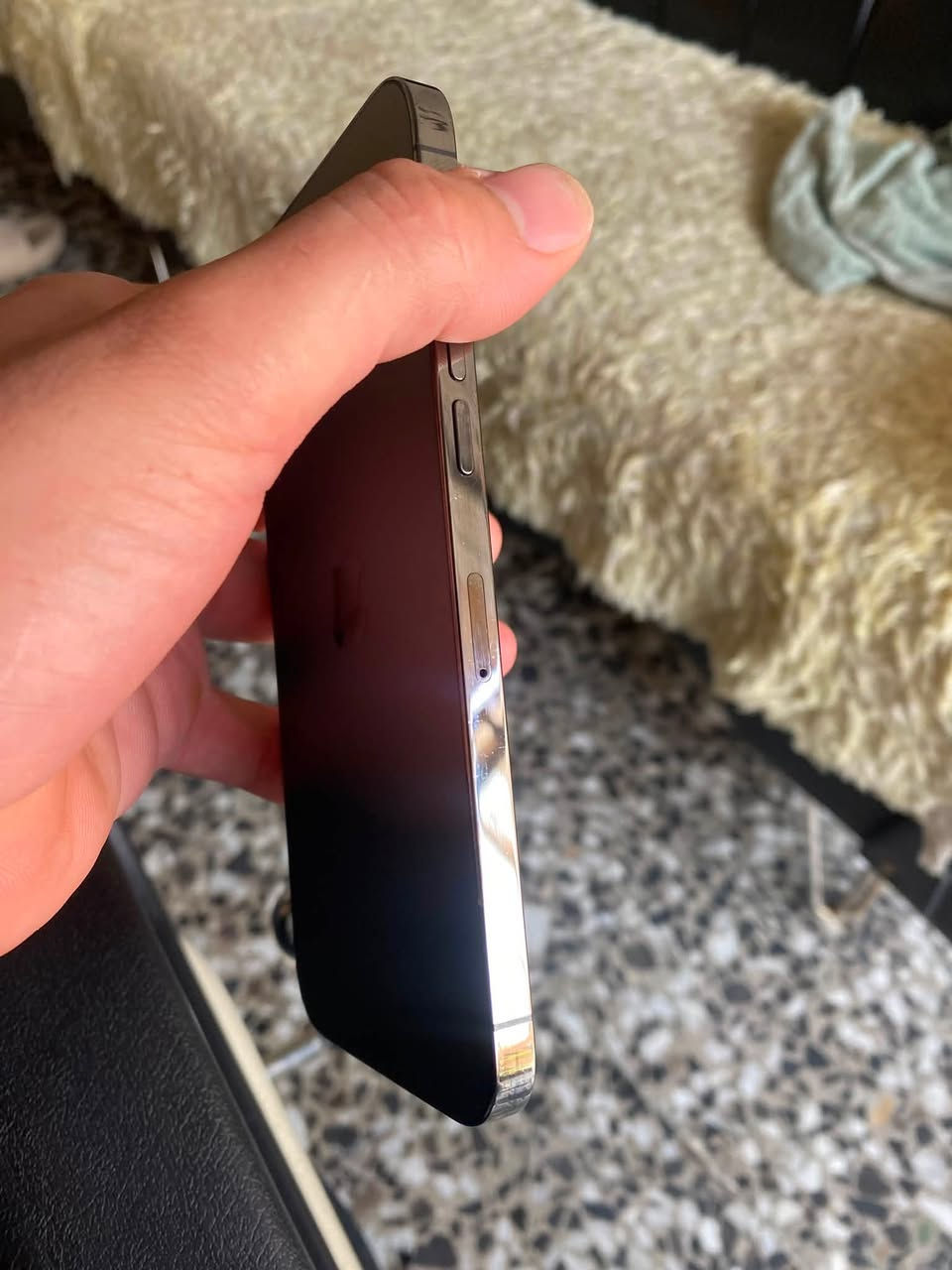 السلام عليكم 12pro max  ذاكره 256 بطاريه85 جهاز بلادي كلشي مابي كلش نضيف الجهاز *********** مكاني المشتل
