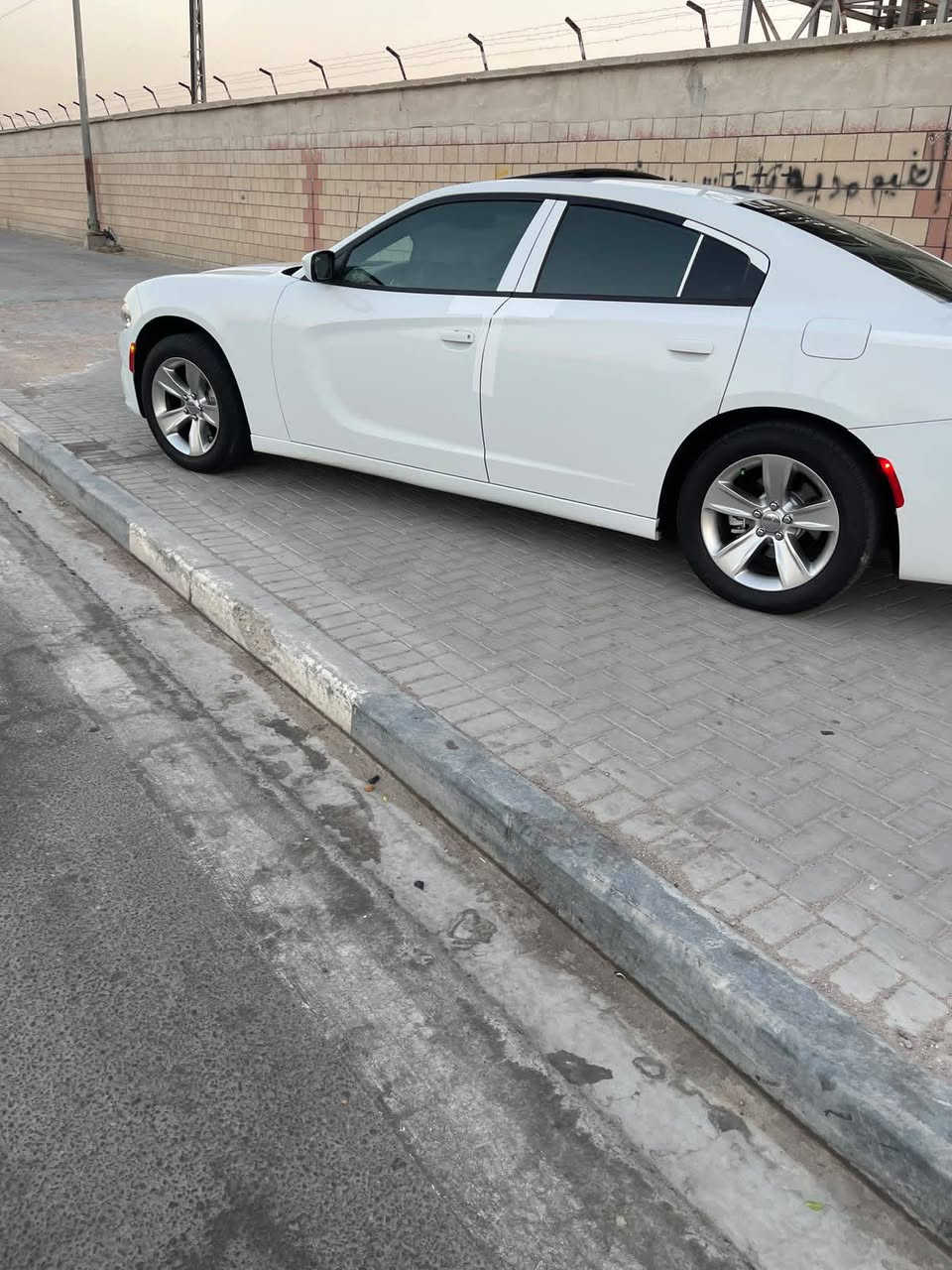 جارجر2017 كندي
مكفوله كفاله عامه  👇👇
٦ سلندر 3600
رقم اربيل الجديد سنويه30
موصفات رالي بلس
 جاهزه  تخم تاير  كير مكينه حداره جاهزه على اخر حبايه
الاسفسار  ***********
مكان السياره البصره البصرة, العراق
