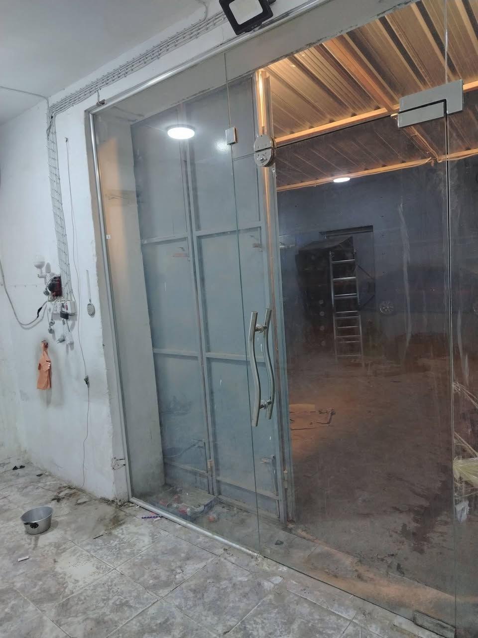 السلام عليكم
جام خانة للبيع الطول 250 العرض 220  للاستفسار واتساب ***********
