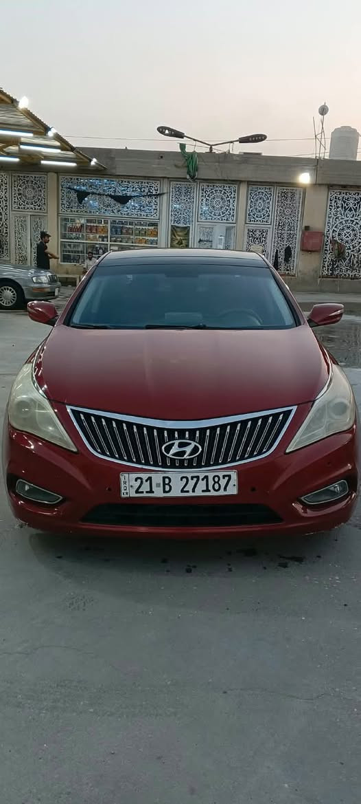 السلام عليكم. ازيرا موديل ١٣خليجي بيها ٣قطع صبغ رقم سليمانيه فول مواصفات كير ومكينه مكفولات سعرها ب١١٠ وبيها مجال قليل. مكانها بابل القاسم.  اخوان مكلف بلنشر اني.  رقم صاحب السيارة ***********
