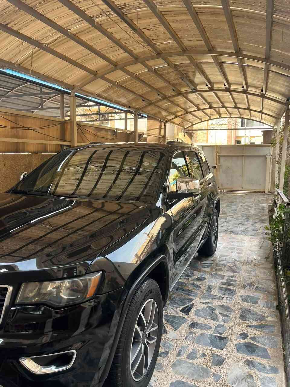 السلام عليكم 
للبيع او مراوس
جيب كراند شيروكي ثمانينية 2021
لمتدد 3.6L V6 امريكية 
رقم سليمانية بأسمي رقم جديد وسنوية وهزة جدد
حادثها جاملغ وبنيد مبدلات بلادي نفس اللون بدون لغد بدون شاصي بيها ايرباك دشبول ودركة راجع سستم  بلادي 
ماشية 89 الف ميل  
المواصفات : 
- نقطة عمياء 
- كشنات جلد 
- كشنات الاماميه كهرباء 
-كشنات تدفئه وتبريد 
- خزن ميموري 
- تدفئة استيرن 
- بانوراما 
- شاشه كبيره 8.4 انج 
- نظام GPS 
- كشافات ضباب
- تشغيل عن بعد 
- صندوق كهربائي 
- حساسات امامي خلفي 
- كامرة خلفيه 
- محدد سرعة
 - نظام اوتو ستارت
- نظام بريك اوتو  
السيارة جاهزة ومابيها اي نقص
مكاني بغداد الغدير ساحة ميسلون 
رايدها 235
متواجد واتساب ***********
