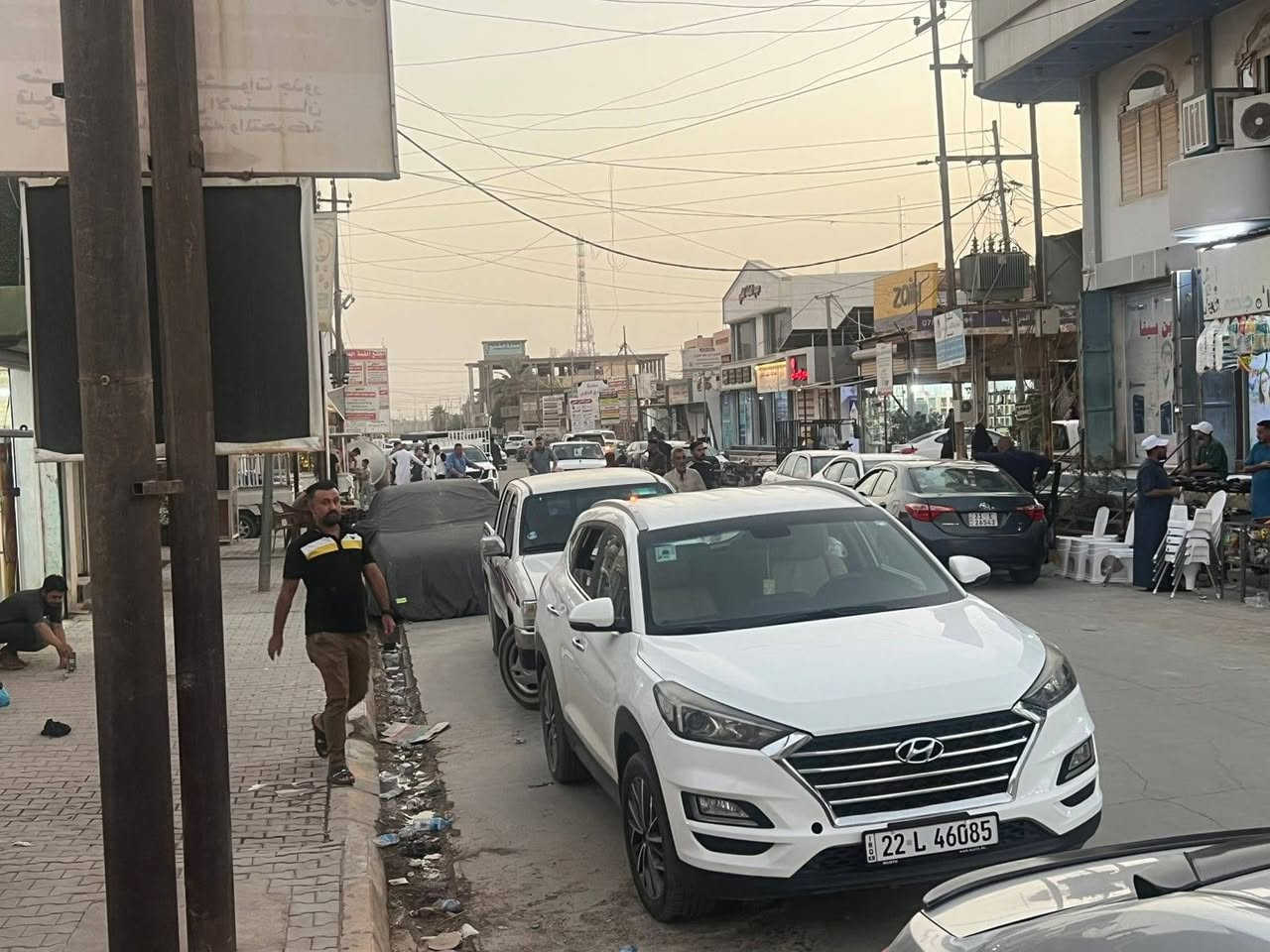 بيت شارع الاطباء للبيع المساحة ٢٠٠م فرع عمارة الأبرار مجاور مجمع دكتور محمود العبيدي يحتوي على صيدلية خارجية واربع غرف مع صالة كبيرة وكان بالأصل مأجر كمجمع طبي للاستفسار أكثر مراجعة مكتب الزغيت اوالاتصال على الرقم *********** الرد يكون على الاتصال حصرا
