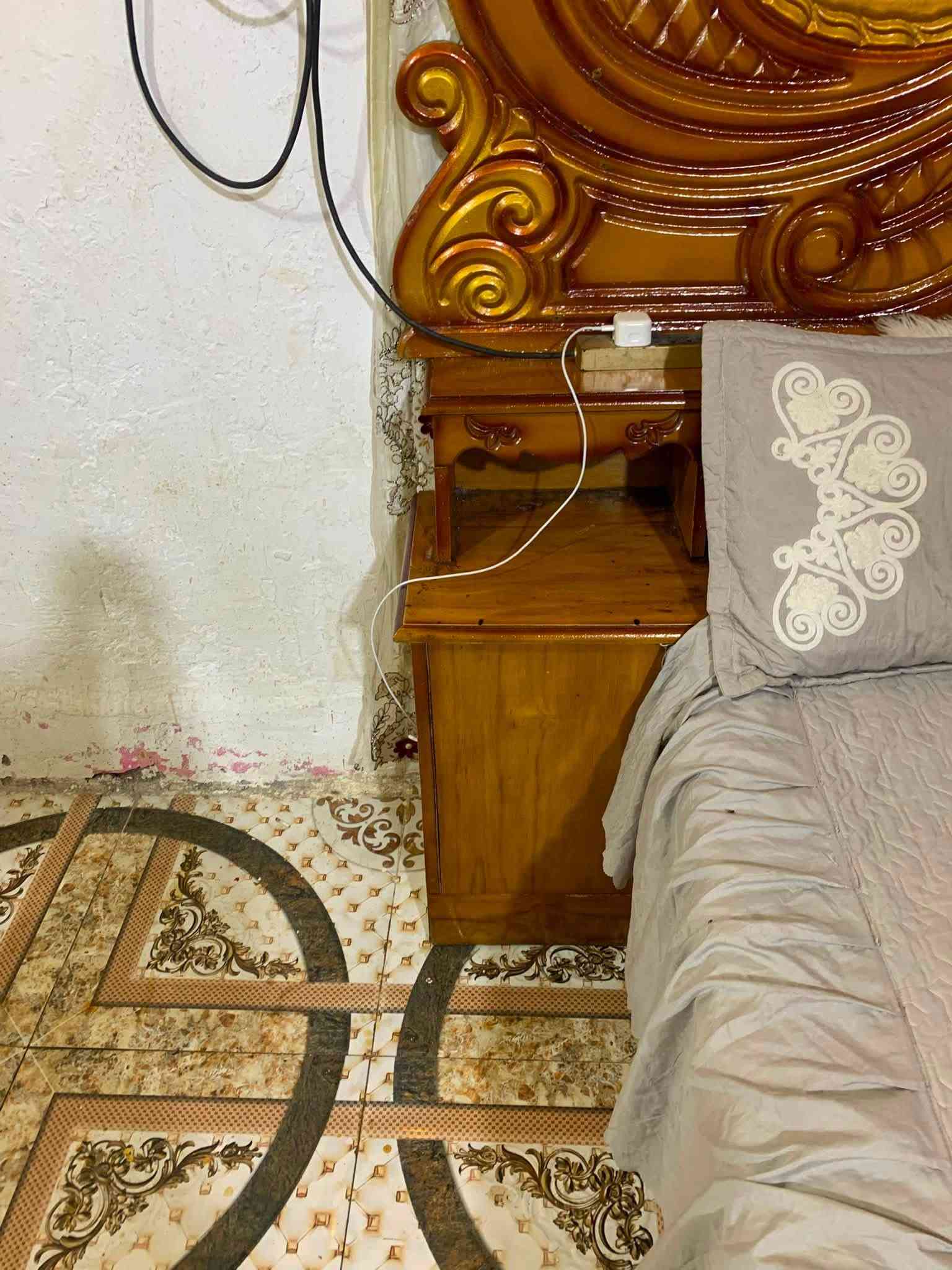 غرفه عراقيه نضيفه لسعر 600 وبيه مجال لعنوان زبير ***********
