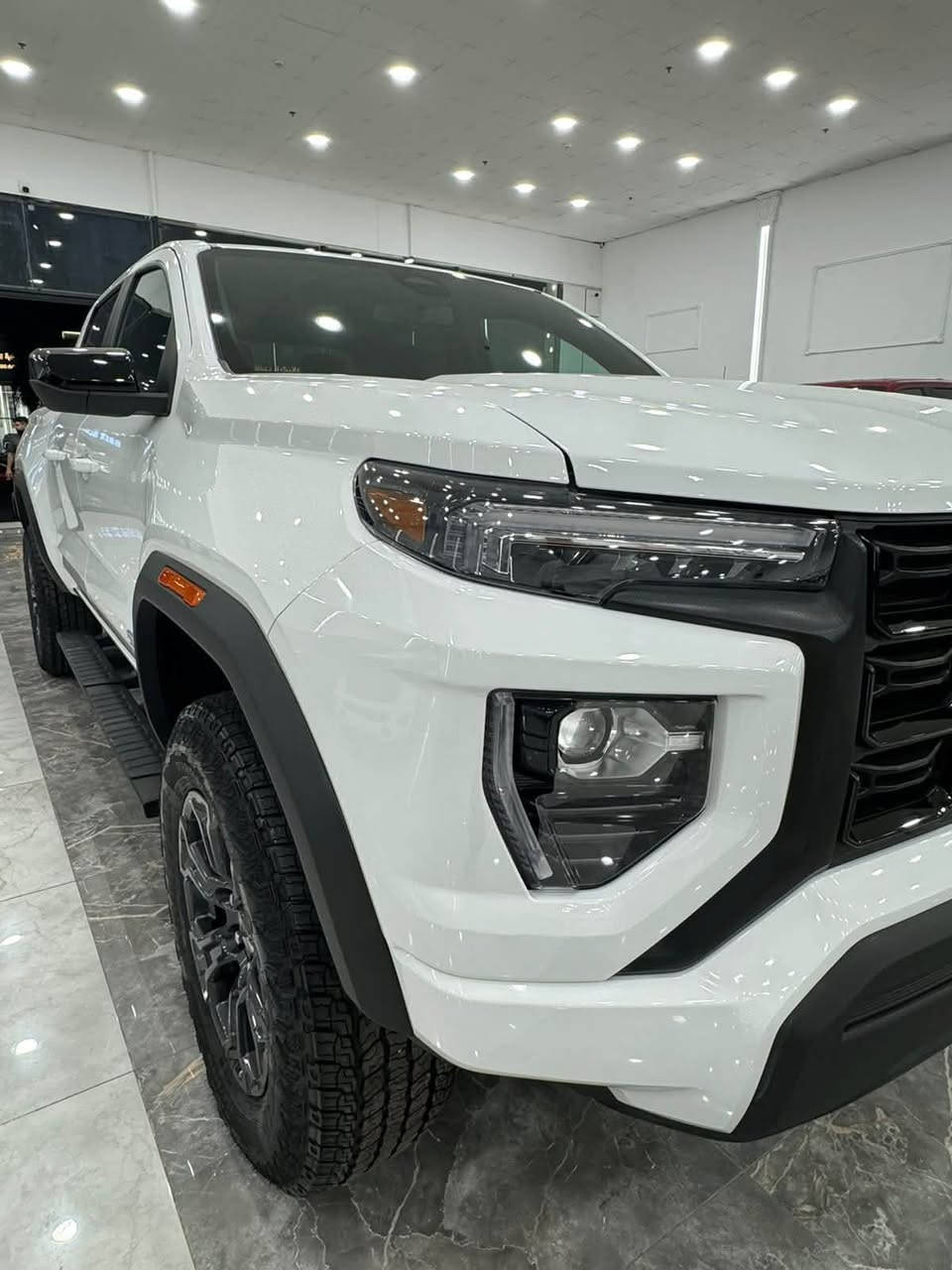 GMC Canyon 2023 وارد امريكي
السيارة ماشية 33الف 
قطعتين حادث جدا بسيط  
نفسهه مصلحه
* محرك 2.7L Turbo
* قوة 310 حصان
* قير أوتوماتيك
* مصابيح أمامية LED
* Apple CarPlay + Android Auto لاسلكي
* Bluetooth وUSB
* كاميرا خلفية
* مثبت سرعة
* تشغيل ودخول بدون مفتاح
* تحكم بالمقود
* فرامل ABS
* مانع انزلاق وثبات إلكتروني
* تحذير تصادم أمامي
* فرملة طوارئ أوتوماتيكية
* تحذير مغادرة المسار + مساعد البقاء بالمسار
* تحكم بالسحب
* السعر 265 وبيهه مجال
رقم التواصل : ***********
