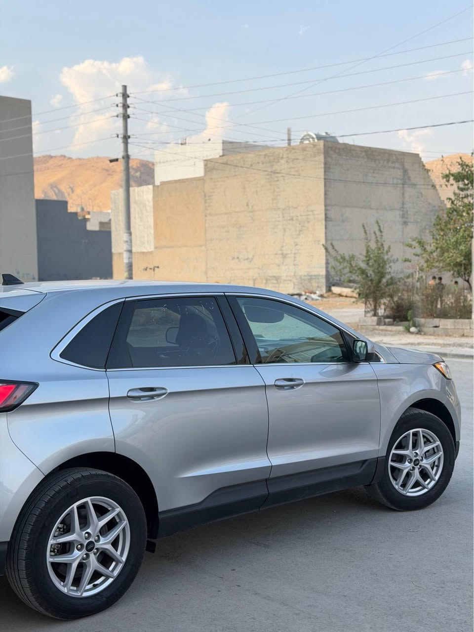 بسم اللّٰه الرحمن الرحيم
بەناوی خودای گەورە 
Ford edge 2024 AWD SEL
*********** 
***********
فۆرد ئیدج ٢٠٢٤ دەبل ئەکسل SEL
مواسەفات SEL دەبل ئەکسل 
سەیارەکە زۆر جوانە 
شاشە گەورە گیر ماوس
 بریک بەسمە 
کوشن جلد کوشن هیتەر 
بەسمە شەخال ڕادار 
١٧ هەزار مایل ڕۆشتووە 
سەیارەکە زۆر جوانە گیر مەکینە کارەبای هەموو شتیک بە شەرت 
سەیارەکە چوار پارچەی بۆیاخ 
 بی ناو بی ئەرباگ 
یەک دوو  چالی بچوک لە سەقفی هەیە چاک نەکراوە 
2FMPK4J99RBA77471
رەقەم کاتی کاتی نەشکاوە سێ مانگ کاتی تیدایە بە شەرتی رەقەم 
ڤایبەر وەتس ئەپ 
***********
*********** السليمانية, العراق
