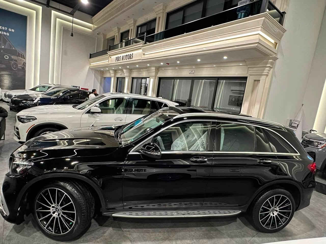 تحيه للأعضاء الكروب 
للبيع 
Mercedes-Benz 
Glc-300 AMG
2017
اللون اسود ملكي ♠️        كلين تايتل 
وارد الماني ضمان دولي

المواصفات فول فول للاخير
‎رادارات اماميه وجانبيه 
نقاط عمياء
كشنات جلد وكهربائي وتدفئة 
تحكمات استيرن+شيفتات
استيرن كهربائي
مقاعد خزن  ميموري
سقف بانوراما
ماوس تحكم نظام الترفيه 
لايتات ليد نهاري امامي وخلفي 
وبقيه المواصفات المعروفه 
بي ٢-٣ مكان شوية pdr نص شبر
للتفاصيل اكثر 
***********    كورك ، واتساب، فايبر

مكان السياره اربيل معرض پیرس موتورس 🇩🇪
