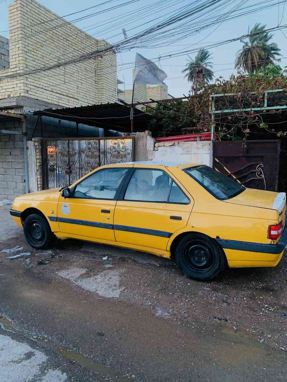 بيجو لميس 2013 گير محرك مكفول تبريد بي ليك 
كلشي جاهز بيها وكلشي مبدل بيها من ايدك للشارع مباشرة 
تخم تاير جديد صدر خلفي امامي جديد رقم أنكليزي بغداد ( 11 ) بأسمي تحويل ثاني يوم السعر 30 وبيها مجال وبالخدمة الاتصال  ( *********** ) بي واتس اب.
