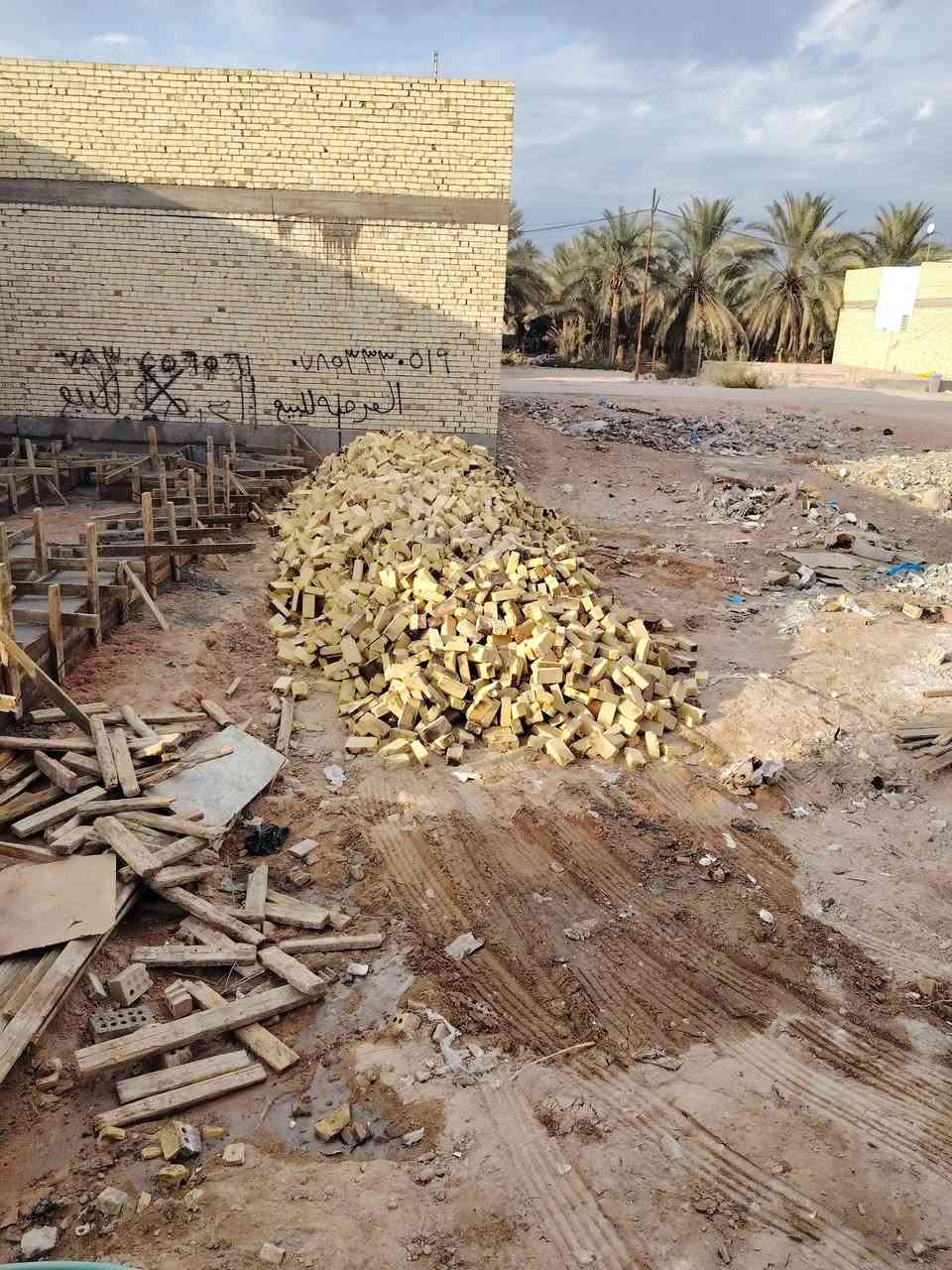 للبيع طابوك عادي نهروان 8000 4000 عادي داخل النجف 8000 وخارج النجف 7000 طابوك عل شرط عل مكلاب وتوصل داخل النجف وكربله ديوانيه حله وتجهيزات مواد بناء رمل حصو فرشي سباس رقم الهاتف وبي واتساب ***********
