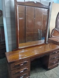 ميز تواليت • صاج • نظيف