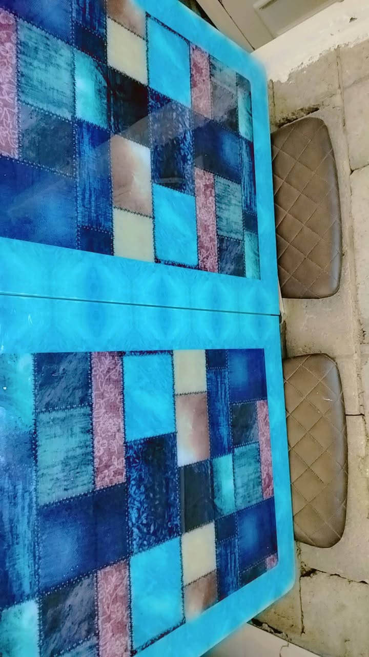 ميز للبيع نظيف ٦ كراسي اب ٧٠ وبيه مجال للتواصل خاص او واتساب ***********
