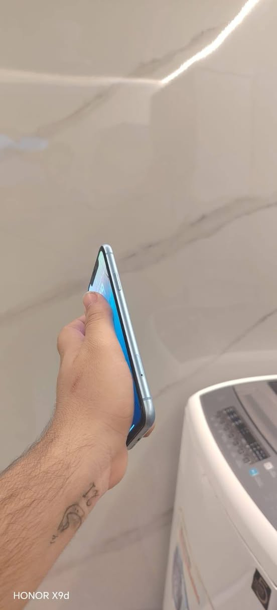 ايفون XR ١٢٨ • بطارية ٨٠٪ • فيس ايدي معطل