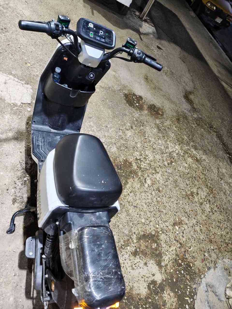 السلام عليكم عندي درجة شحن للبيع R900 مكان بغداد بطارية جدبد ٥ السعر 350 شراي تصل رقم ***********

