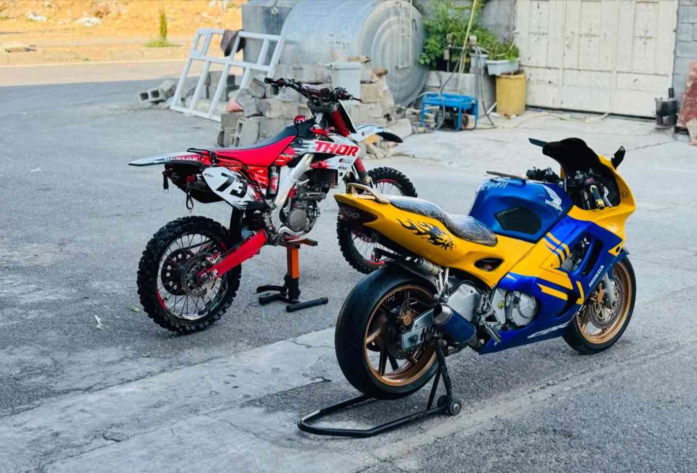 بۆ فرۆشتن   یان گۆڕینەوە
cb 600f3
Crf 250cc
مەکینە کەپس تایە بۆ تای بەشەرت بە شەرتی هەزار وەستا فەحسی بکە Crfمۆدیل 2009 قەوەتی 38ئەسپی دەدات لە قەوەتی خۆی بێزارە Cb 600 مۆدیل 1996 مەکینان کەپس بێ دووکەل بەس Mashalla ن دەوێت مووشتەری پەیوەندی بەو ڕەقەمەوە بکە ( *********** ) یاخوت نامە بنێرە شوێن قەلادزئ
