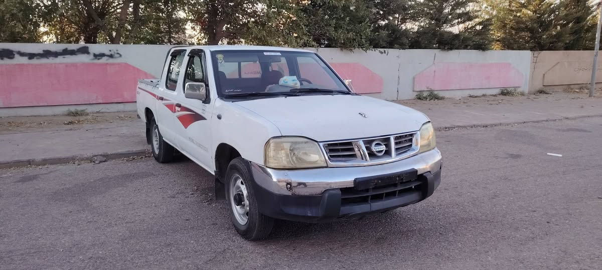 مودیلی 2008 
کتابی مزاهیدەی لە گەڵە 
سە یارە کە ســــــاخــــــە 
مە کینەی بە خە 
کێڕو مە کینە و تە قەو ڕەقە بەشەرت 
مەکینەی نە کراوە تەوە 
دە عام و لیدراوی نیە 
پییش و دوای کە پسە

چواری تازەی لە ژێرە 
تە بریت ساردو گە رم بە شەرت
سە یارەکە هی ماڵی خۆمانە هی مە عرەز نیە 
شوین هه ڵە بجەی تازە 
مشتەریت تیڵ کە 
سعری 68 گەڵا و مە عمە لە یە کی برایانە 
***********
*********** السليمانية, العراق
