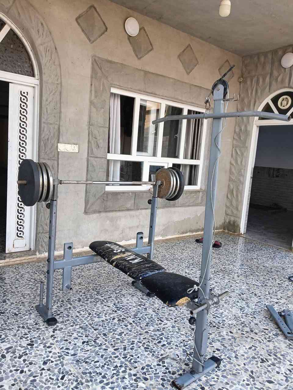 مصطبه بيها سلك وتمرين رجل اسف وعله + شفت عادي + شفت ملوي + يده دنبلص + 8 اقراص ابو 10 +  7  اقراص ابو الخمسه +  عشر اقراص ابو الكيلوين وبو الكيلو السعر 200 قفل مكان موصل ***********
