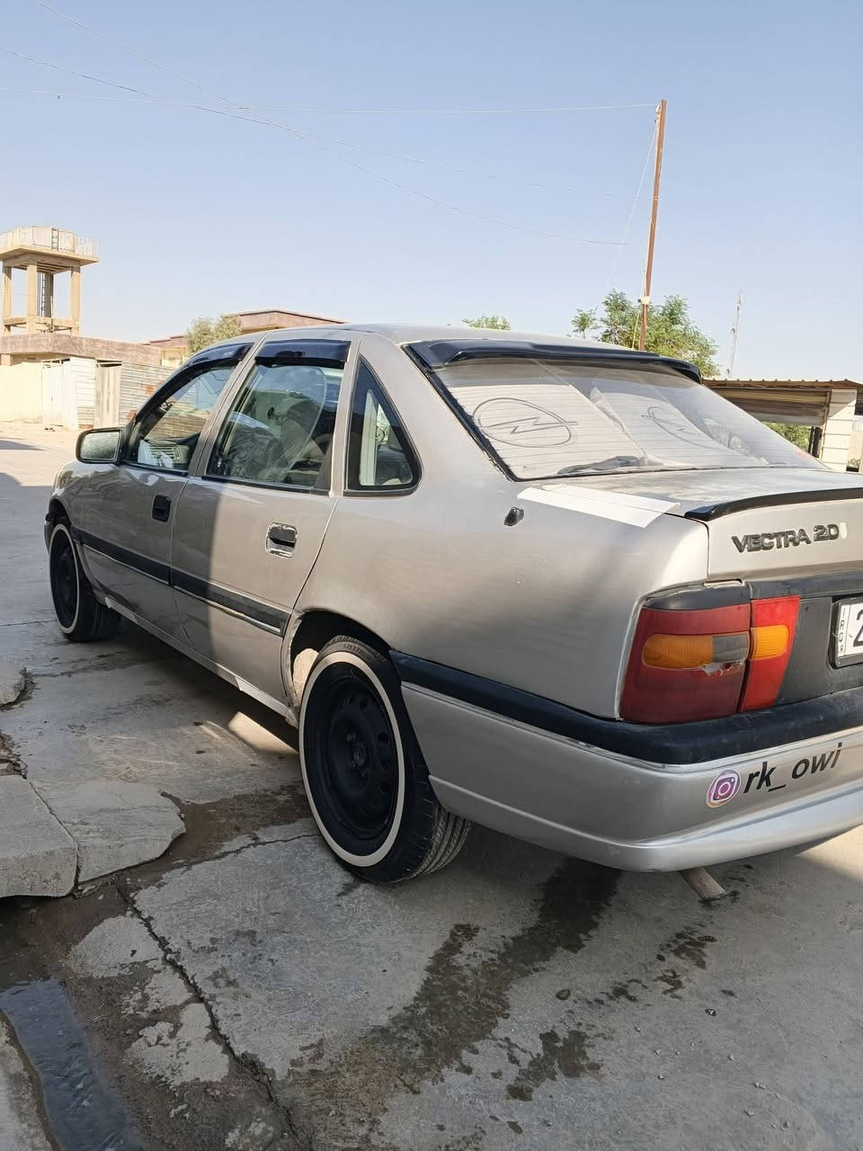 السلام عليكم 
اوبل فكترا موديل 90
گير محرك بل شرط لا صرف لا بخار بأسمي سنويه لل 31 گوبون بانزين بيها كهربائيات شغاله لايت زينون صدر جديد تخم تاير جديد ماصارله شهر السعر 40 وبيها مجال . رقم ***********
