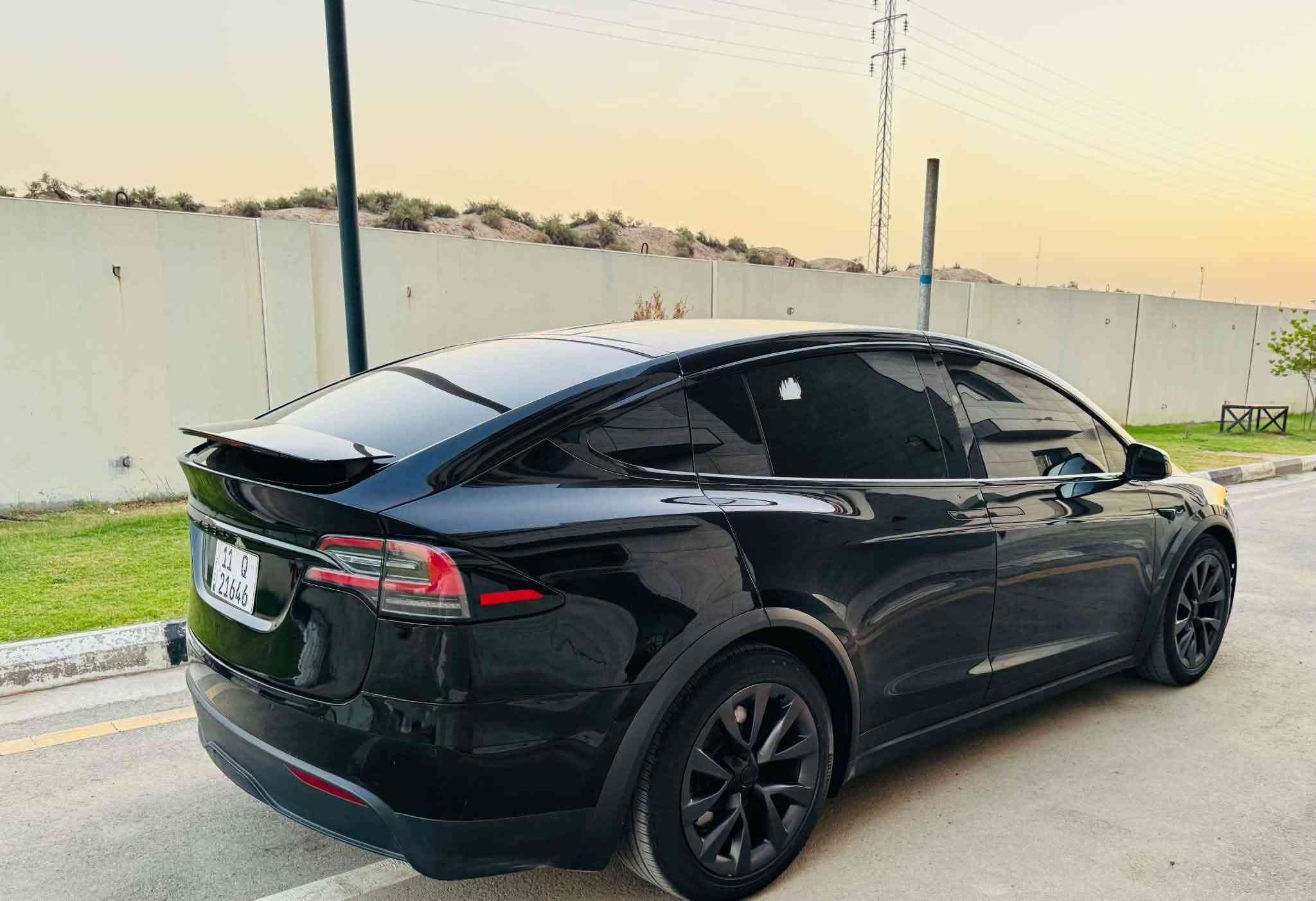 تسلا موديل X Long Range موديل 2023
حادث دعاميه قبق جنطه بدون ايرباك 
المحرك: كهربائي بالكامل⚡️
Dual motor
بطارية كبيرة
تمشي بالشحنه 600km
بدون ايرباك 
‎شاشة متحركه
وارد امريكي 
670 حصان
‎المواصفات:
(Soft Closing) أبواب شفط
5 ركاب
كروز كونترول ذكي
ستيرن تدفئة كهربائي
كراسي كهربائية مع ذاكرة وتدفئة
(Navigation) نظام ملاحة
باب شنطة كهربائي
Home Link نظام
ساوند سيستم فاخر
كاميرا رجوع
(Brake Assist) نظام مساعد الفرامل
نظام الثبات الإلكتروني
تحكم أوتوماتيكي بالإضاءة العالية
(Keyless Entry / GO) دخول وتشغيل بدون مفتاح
أضوية LED أمامية
(Dynamic Steering) توجيه ديناميكي
كبح طارئ أوتوماتيكي
نظام تحذير من التصادم
مراقبة النقطة العمياء
تحذير مغادرة المسار
تنبيه حركة المرور الخلفية
كاميرات محيطية 360 درجة
حساسات محيطية 360 درجة
نظام مساعد الاصطفاف
نظام ترفيهي داخلي
بلوتوث و AUX
والمزيد من المميزات الحديثة
مكان السيارة : الكراده 
رقم التواصل : ***********
