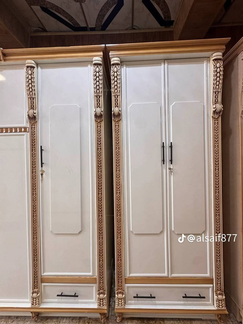 السلام عليكم  غرف لبيع مكانك العزيزيه شارع التربيه غرفة كله انتيكه والله بسعر الجمله والله  كله خمسه ملم الداخل خمسه  الخارج خمسه ملم صاج عراقي اسمه الزان المصري  ***********بيهه مجال  الى خابرني
