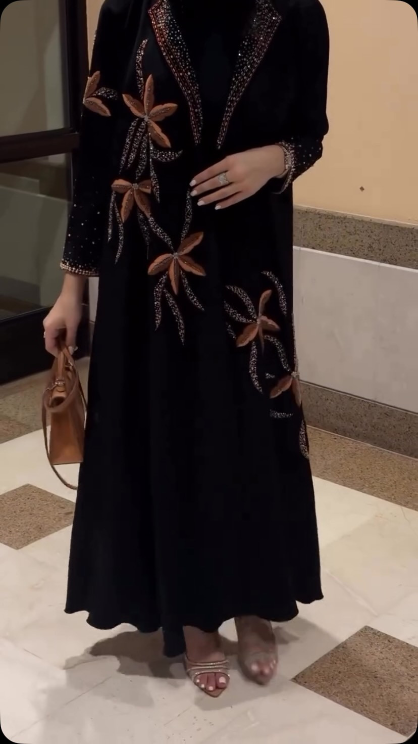 بشت قطعتين 💥جمال ورقي ولمسه عصريه من 💕طه الدوش 🏛️سامراء حي العرموشبه مجاور مطعم العلوي 📱***********
