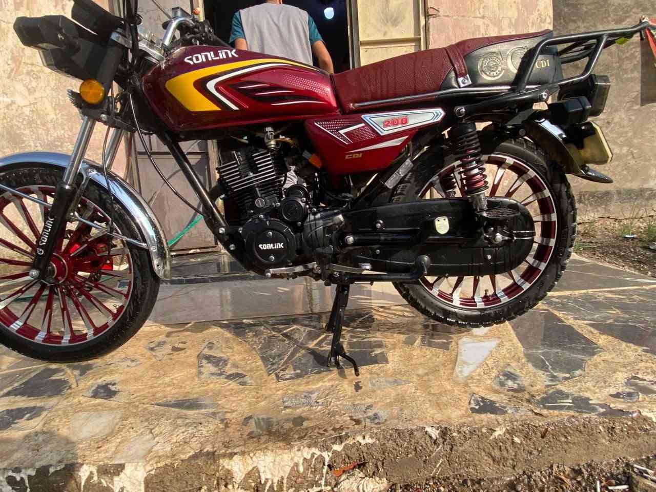 دراجه 25سيفون للبيع كفاله عامه محرك 200 سعر 850 وبيها مجال ديالى الخالص للستفسار الرقم موجود ***********
