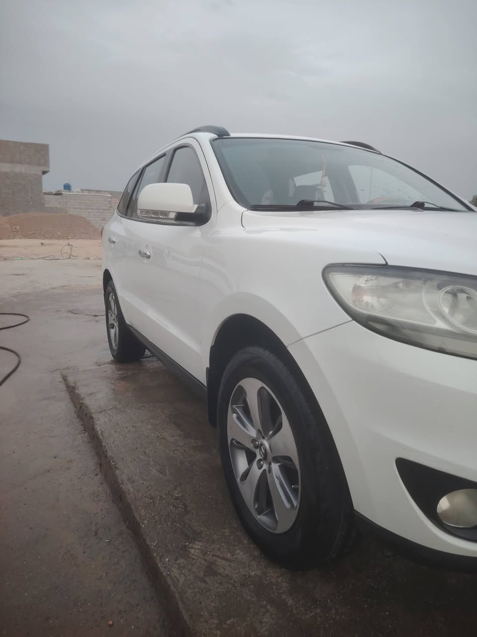 سلام عليكم سنتافي موديل 2012خليجي مكينه 3500 كفاله عامه من كلشي اي استفسار ***********  مواصفات شركه عامه ماشيه ٢٠٠ سياره جديده أو مراوس حسب القناعه
