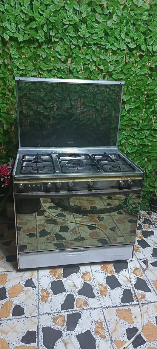 السلام عليكم طباخ كريازي مصري الاصلي  شغال كامل مع الفرن اخو الجديد النظافه مثل ما موظح بالصوره السعر ٢٥٠ حجم الكبير. 
الاتصال ع الرقم *********** مكان بغداد الزعفرانيه شارع المعهد او المراوس بطباخ صغير اريد نظافه اخو الجديد مع الفرق
