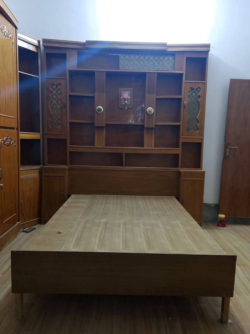 يتوفر غرفه نوم 10قطع
الفلوجه النساف البعزام
السعر800وبيه مجال
***********
