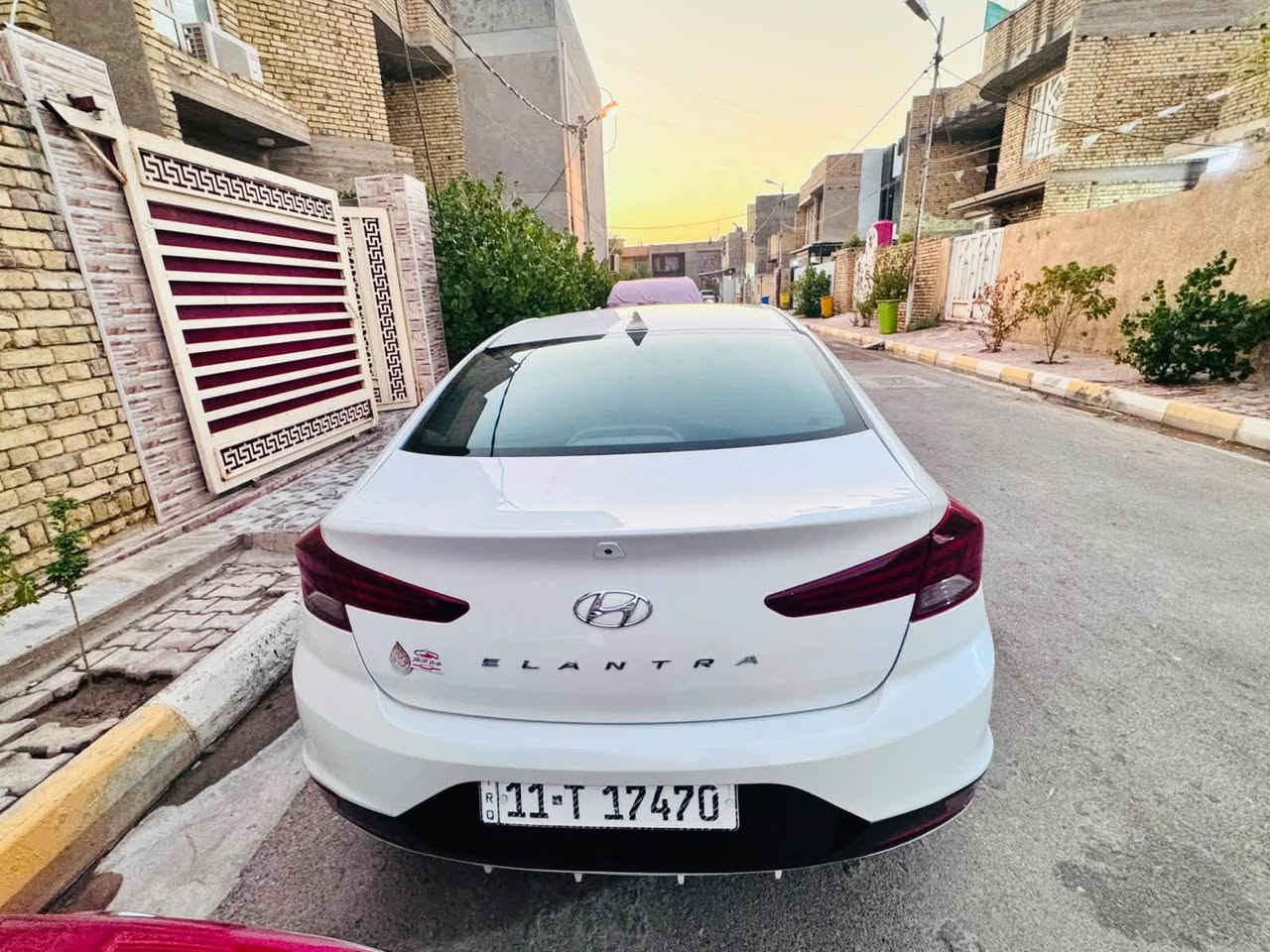 النترا 2019 وارد امريكي
السيارة نص فوول 
رادار وسطي 
ورادار جانبي 
تحكم ستيرن جهتين 
داخل جلد 
السيارة بيها جاملغ خلفي ودوس
وباب الصدر كلير من امريكا
ومثل ما موضح بالسونار  
البجم كبس والشواصي واللغود كلها سليمه
كلشي موضحلك بالصور والوصف
ماشية  113 
رقم بغداد تحويل ثاني يوم ب اسمي
مكان السياره واسط الكوت
السعر 127 وبي مجال 
للاستفسار 
***********
