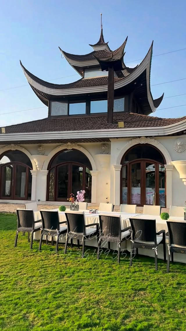 مزرعة البيت الصيني توفرة للحجز عن طريقنا ، لا يفوتكم جمال اجواء المزرعه vvip .

نص مكتوب في الصور:
- 09121129555