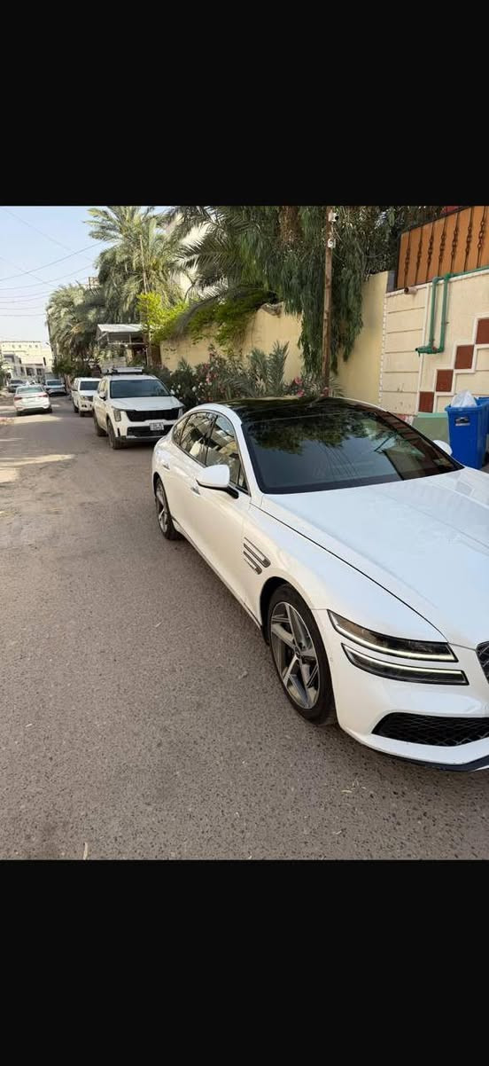 سلام عليكم الحلال للبيع جنسز g80 السياره فول برستيج للبيع مع الرقم رقمه مميز شنو موصافت تريد موجود ضربته كلش حلو شبه كفال وسعرها هم حلو مثله ٢٨٠ و بيه مجال حك الجيه ***********
