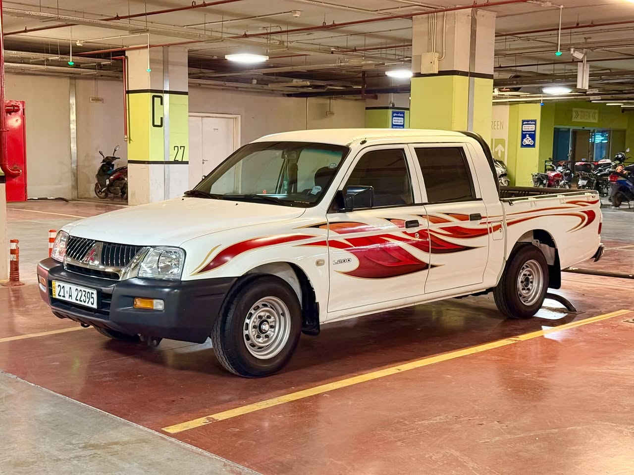 MITSUBISHI 2002
میتسوبیشی (٢٠٠٢)

بێ دەعم بێ لێدراو

یەك دینارمەسرەفی تیانیە

تەنهاسەنەوی بەسەرچوە

سەیارەکە لەڕەسمەکان جوانترە

گێڕومەکینەوتەقەوڕەقەی بەشەرت

چرکەی تیانیە باوڕناکەم لەجوانی 

ڕەفیقی هەبێت وەک بۆیاخ دوسێ پەڵەی هەیە 

خۆم کردومە بۆزانینی نرخ پەیوەنی بکە 

☎️(***********)
