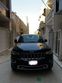 للبيع سيارة جيب كراند شيروكي موديل ٢٠١٦ خليجي هيمي بأسمي تحويل ثاني يو...