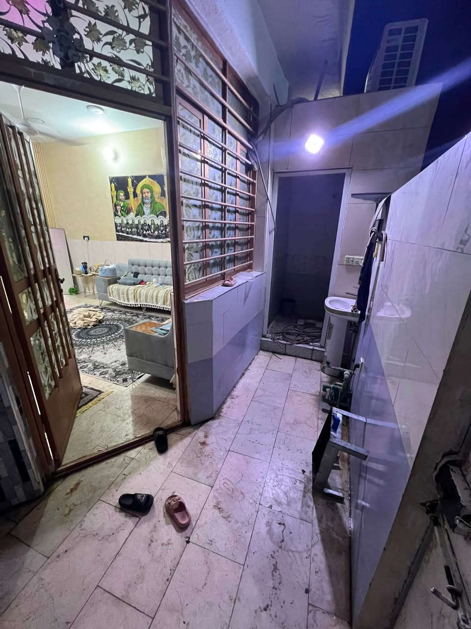 بيت للبيع او للمراوس في رئاسة العبيدي شارع 20 معمل الغاز بالوسط بالبداية مقابيل افران المصطفى 

علما البيت تشجير من ضمن الطابو 

البيت صاير من ضمن الطابو 

السعر 78 مليون وبيه مجال بسيط

مساحة 85 متر العرض 5 ونص نزال 16 

خدمات كاملة مي كهرباء من ضمن الطابو تبليط شارع عريض 

طابق ونص الطابق الثاني سندويج متكون من ( استقبال وصالة ومطبخ وحولي وحمام وصالة وغرفة 

بناء طابوك صب مسلح بناء حديث مرمر ديكورات بيت كلش مرتب 

مكاتبة فقط + ضمان اتكفلك عشائريا عن البيت 

للبيع او المراوس منطقة البلديات 

للاستفسار ***********
