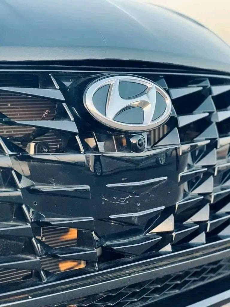 للبيع سيارة :( معوقين) هيونداي_سوناتا_فئة_لمتدد_LIMITED( أعلى فئة ) فول مواصفات 1/1
الضرر : صندوق فقط 

الرقم : مرقم بغداد معوقين ( شرط ضمان التحويل )
الايرباكات : بدون ضرر اي ايرباك 
نكفل السيارة من ( الشاصي ، الغرق و الايرباك واللغود) 

•المواصفات :
السيارة : هونداي سوناتا لمتدد لون رمادي 🩶
الموديل : 202‪2
المحرك : 1.6L توربو (اربعة سلندر)
العداد :57Km
حجم الويل : ويل كب حجم 19 مع طقم تايرات بحالة ممتازة
لايتات اربعة عدسات زينون اصل مع حاجب LED
بصمات عدد 2 للأبواب مع بصمة جنطة وبصمة تشغيل
قمارة بانوراما
حساسات في الجامه الامامي في نضام الامطار 
نظام الكاميرات الأربعة برؤية 360 درجة
رادار امامي مانع تصادم
حساسات ورادارات الانحراف عن المسار
حساسات ورادارات الاجتياز الجانبية (نقاط عمياء)
حساس امامي اصل
حساس خلفي اصل
شاحن واير ليس (لاسلكي)
شاشة الدشبول حجم كبير للتحكم بأيعازات السيارة
غرفة السيارة:كشنات السيارة جلد vipابيض
كشن ذاكرة (خزن ميموري) لكرسي السائق
تحكم فول كهرباء لكرسي السائق والراكب
تبريد وتدفئة لكشنات المقدمة
تدفئة بالستيرن
تبريد قطعتين امامي وخلفي
تحريك المركبة إلى الامام والخلف من خلال البصمة
سايد بريك دكمة
سستم صوت BOSE
اشاير بالمرايا الجانبية
تحكم ستيرن جهتين بلوتوث وحاكية وكروس سرعة وتحكم صوت 
شاشة داتا شو
نظام ABS مانع انزلاق
السعر.150 $  اتصل وتدلل
العنوان بغداد
***********‪
***********
متوفر واتساب
