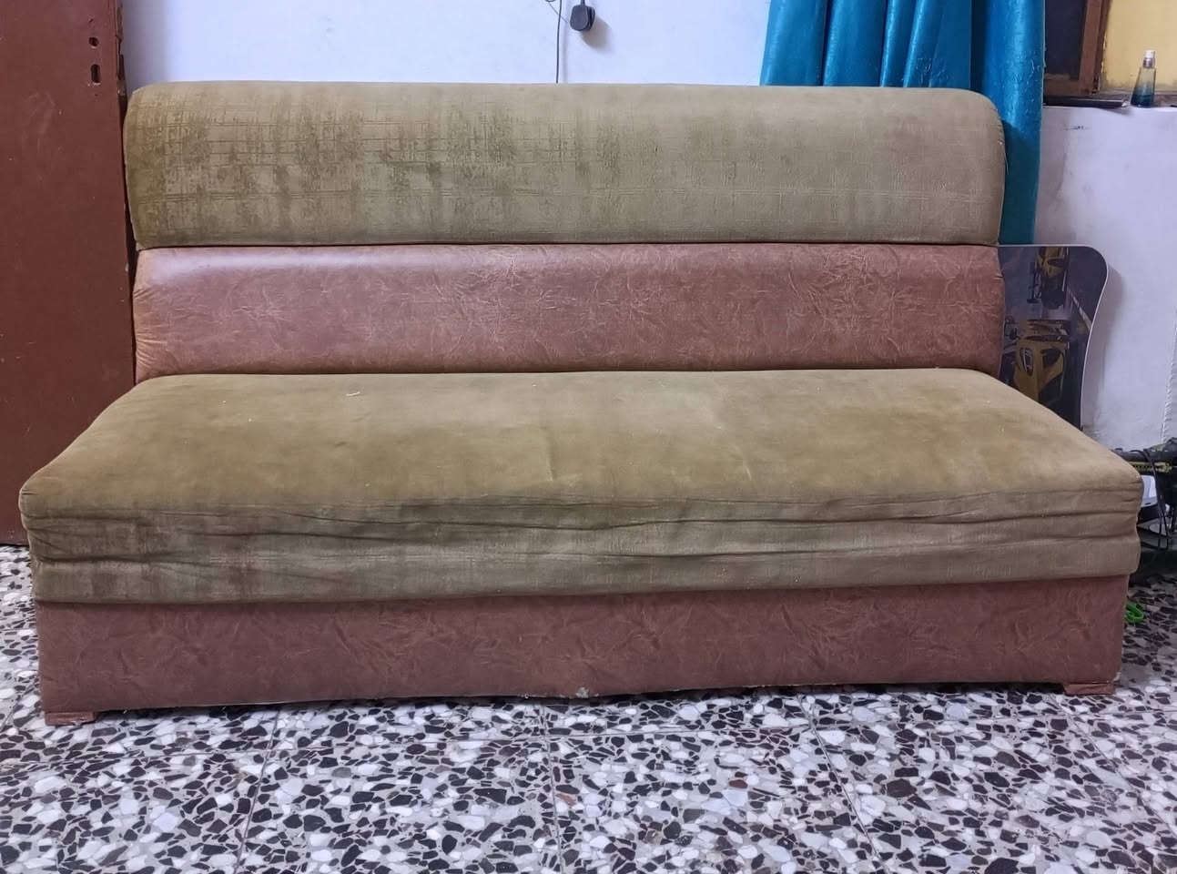 نصف ديوان 5مقاعد سفنج عالي نضيف السعر 60وبي مجال السكلات شارع المستوصف ***********

