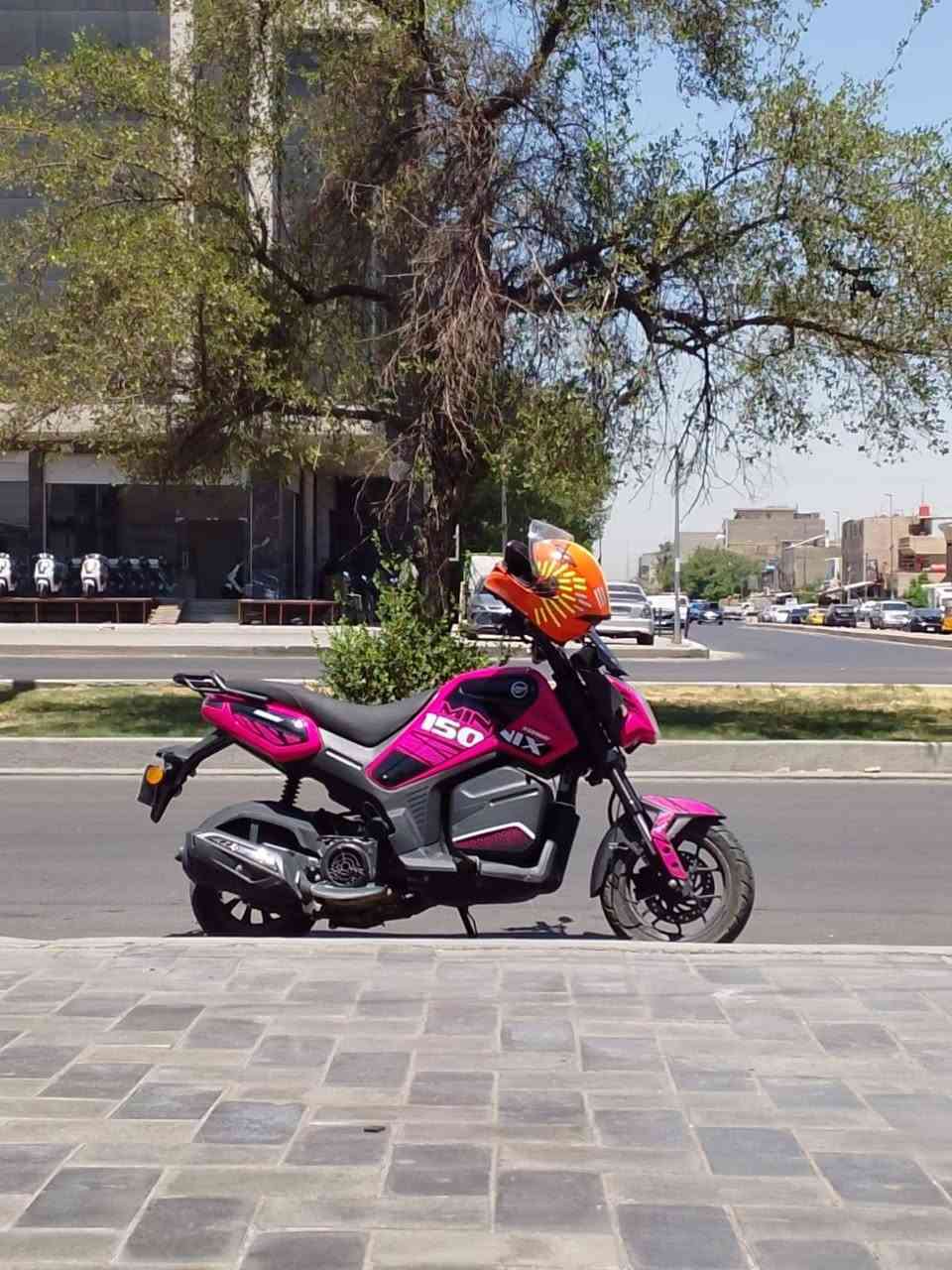 للتواصل *********** 
دراجة مينكسkeeway تابعه لعجلة الخليج دراجة جديدة قبل ٤ اشهر مشتريها بيه ملاحظه بسيطة مكفوله من كل شي
سعرها مليونين وبيه مجال
