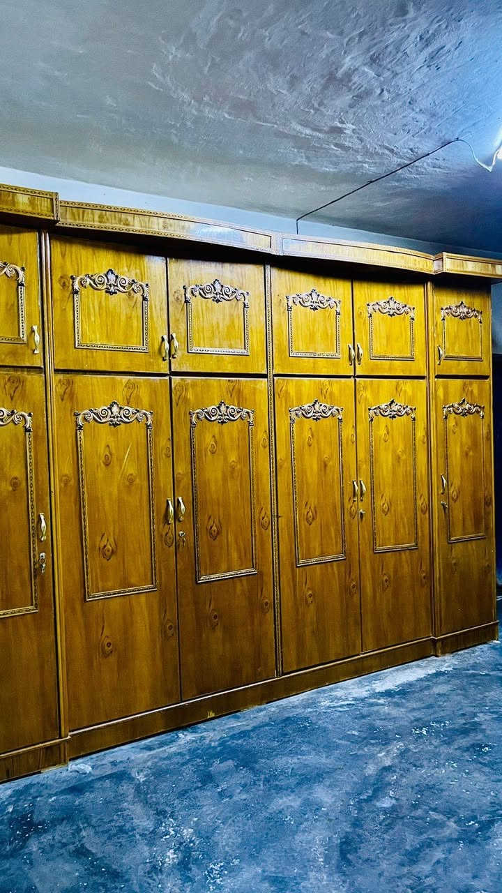 السلام عليكم يوجد غرفه هودج ست قطع اربعينيه للبيع خشب صاج عراقي حطاطه للاستفسار على هاذ الرقم *********** يوجدوتساب
