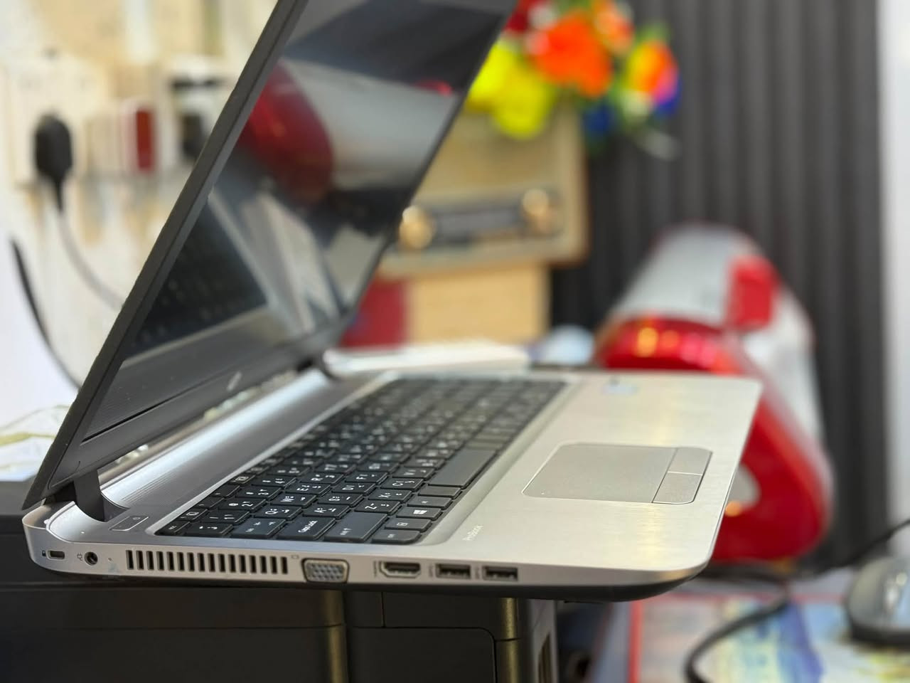 عرض خاص السعر 235 الف فقط 
HP - PROBOOK
COR I 5 -G6
RAM 8 
ذاكرة 256 SSD 
حجم 15.6
كيبورد عربي إنكليزي 
الباتري ممتاز 
جاهز البرامج والوندوز وبرامج الدراسة 
يحتوي على CD
منافذ USB
منفذ LAL
منفذ HD
نظافة اكثر من 95‎%‎
مكتب البرشا للحاسبات ***********
