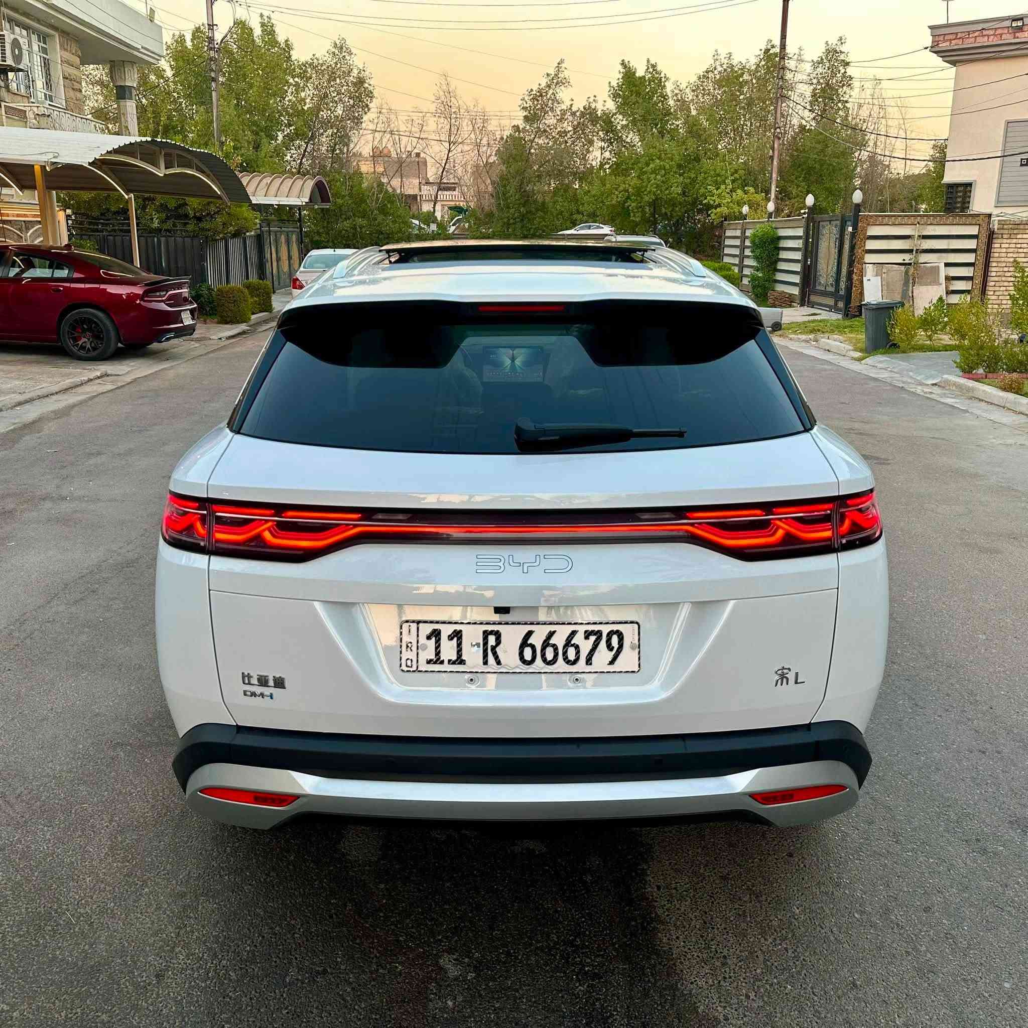 BYD SONG L (مطابقة لمواصفات العراق والخليج)
سنة الصنع :-2025
عداد المسافة الكلي :- 8000 فقط
مدى البطارية :-120 كيلو متر
رقم بغداد بأسمي شخصيآ
المواصفات :- 
1- فتحة سقف بانوراما
2- بصمة ابواب وصندوق وتشغيل
3- صندوق كهرباء
4- كرسي السائق فقط كهرباء
5- داخل جلد مشمشي 
6- شاشة قلاب 
7- 5 كامرات
8-حساس امامي خلفي + رادار امامي
9- عليه اضافات ارضيات وعازل حراري ب300 الف
العنوان :- الكرخ - حي الخضراء
السعر :-31،000،000 د.ع بيه مجال جدا بسيط
للتواصل :-***********
