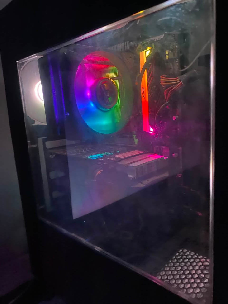 تجميعة مرتبة للالعاب والبثوث  وكلش نظيفة اداءها مرتب
المواصفات : 
كرت الشاشة : GTX 1660 SUPER 6GB OC

المعالج : AMD R5 3600X

المبرد : من كولر ماستر RGB

الرامات : 16GB من XPG DDR4 3200

المذربورد :ASRock b450 pro4

التخزين : SSD 256 للنظام، وHDD 512 

كرت الفيديو الخاص بالبثوث :  AVerMedia Live Gamer 4K

البور سبلاي : 600Watt bronze من ثيرمال

 الكيس : من ديب كول 6 فان RGB

نظام التشغيل: ويندوز 11 pro مفعل

رقمي للتواصل : ***********

توصيل متوفر لكل المحافظات 

سعرها : ٦٥٠ الف قفل ونهائي حبايب ما اكدر انزل ربع لين كرت الصوت وحده فوك ٥٠ الف
