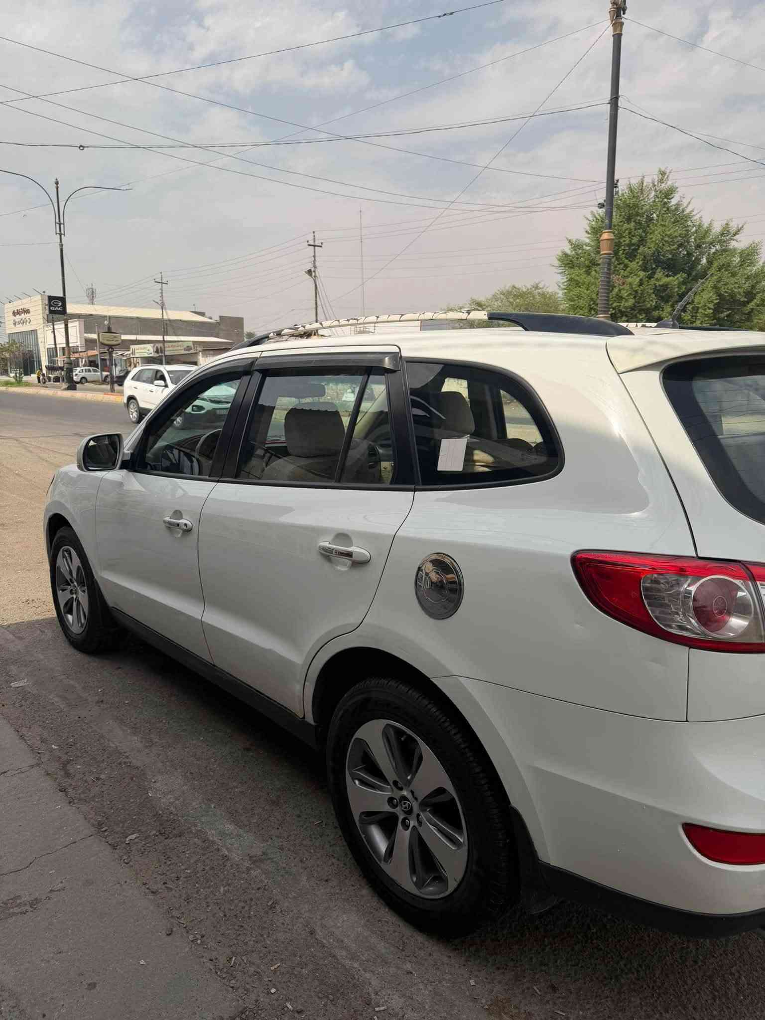 سنتافي ٢٠١٢ خليجي
السيارة فول مواصفات 
فتحه سقف ( تنته ) 
محرك ٦ سلندر لا تبخير ولا تنقيص 
كير كفالة 
تدفه وتبريد درجه اولى 
تخم تاير جديد 
حداديه صدر عليها ادامه كامله 
السيارة بيها مكانين صبغ بالجامرلوغات 
السونار موجود بالصور 
بدون دواخل بدون ضربه قويه 
سيارة جاهزة للاخير 
مكانها صلاح الدين قضاء بلد 
رايديها ب140 وبيها مجال كلش بسيط حك الجيه 
للاستفسار ***********
***********

نص مكتوب في الصور:
- سودار المصطفى نوع السيارة/ سنتافي رقم السيارة/ 23210 د بغداد تاريخ الفحص/ 11/1/2025 الملاحظات صبغ بارد خدوش تبديل السقف العلوي سليم المصد الامامي رصعات + تكحيل + فتح براغي الجانب الايمن بارد+خدوش+تكحيل +صبغ المصد الخلفي تكحيل الجانب الايسر بارد+خدوش+تكحيل +صبغ +فتح براغي باب امامي البلاستك غير مشمول بالفحص مقابيل حي الصناعي نخلي مسؤوليتنا بعد استلام التقرير ***********