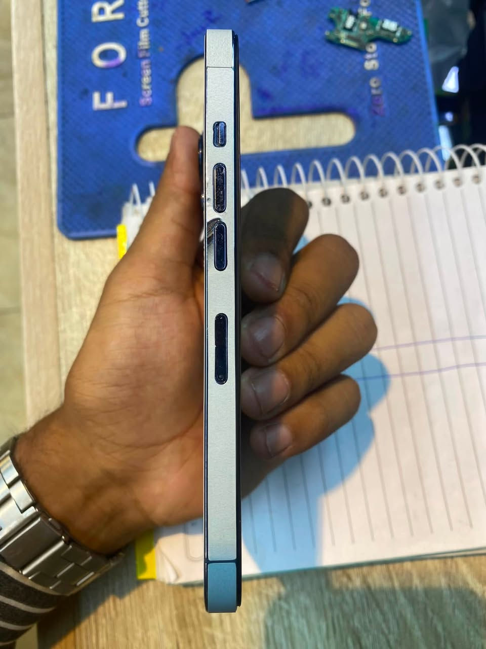 السلام عليكم جهاز ١٣برو فقط جهاز ماعرف شبيي بي مشكله ميصعد شحن وشكبه ميكنك بس عل فىرجي باقي كله شغال  ٢٥٦ ذاكره جهاز ابيعه كوم حديد فحم ١٩٠ وبي مجال قلبل الشراي كدامك هوه جهاز توصيل موجود داخل بغداد فقط رقمي واتساب فقط ***********
